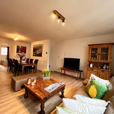 Apartmán Elegant 3-bedroom *